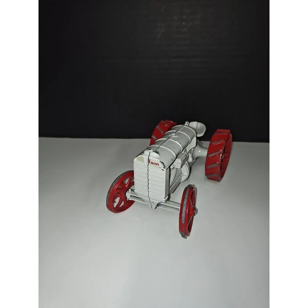 ERTL Vintage Fordson Farm Tractor Diecast Model 1/16 Scale Metal Toy Die-Cast